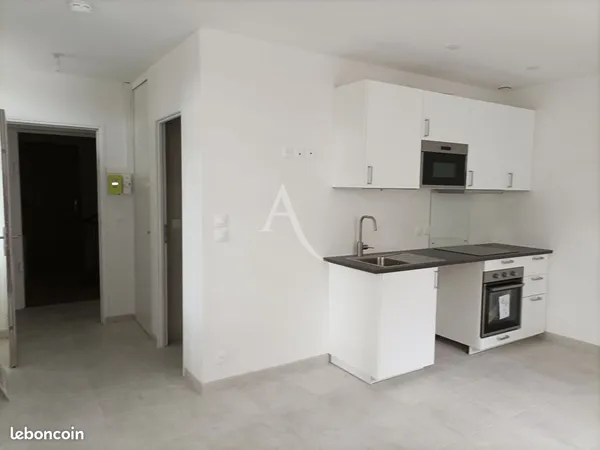 Studio 1 pièce 28 m²