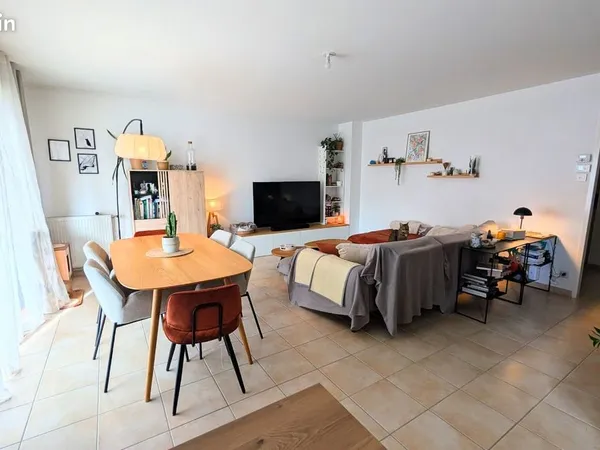 Appartement T4 de 87 m² avec deux balcons, garage et cave