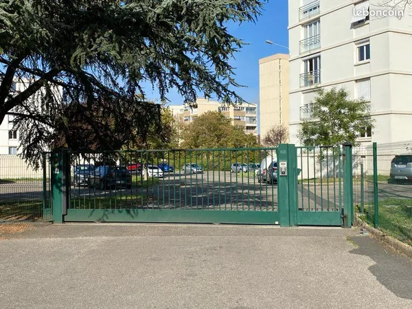 Garage extérieur a vendre caluire