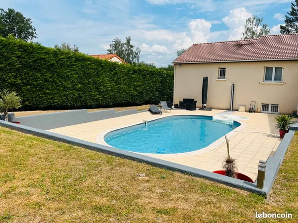 Maison 135m² sur terrain clos et arboré 1548m², piscine, secteur calme