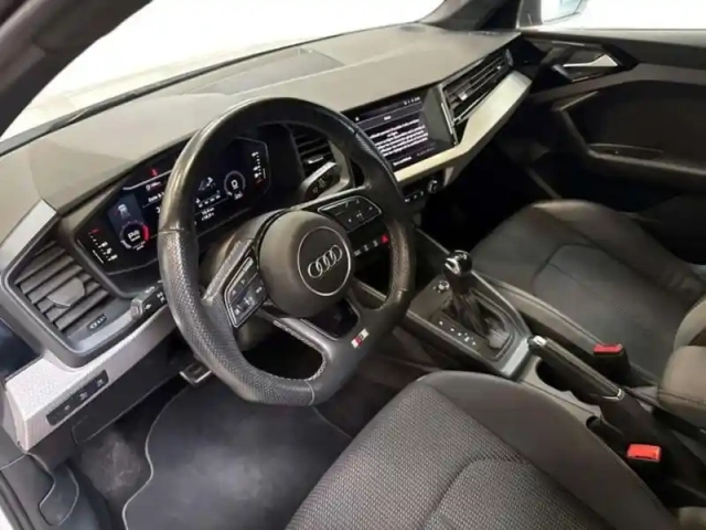 Audi A1 30 tfsi 110 ch s tronic 7 s line — photo 9
