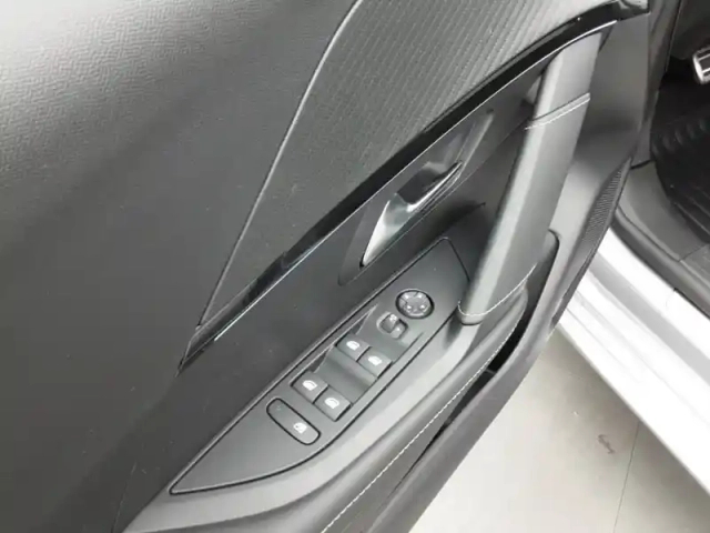 Peugeot 208 electrique 50 kwh 136ch — photo 57