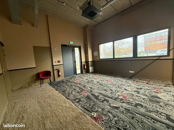 Bureaux 125 m² ISNEAUVILLE
