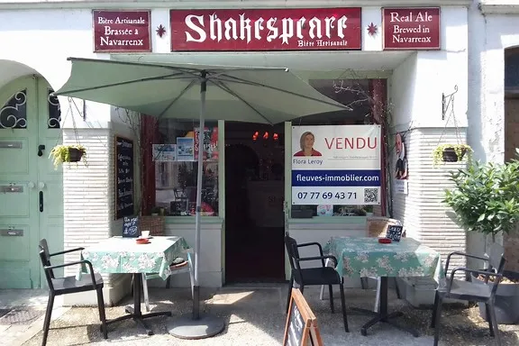 CAFE BAR CHALEUREUX DANS NAVARRENX - VENDU