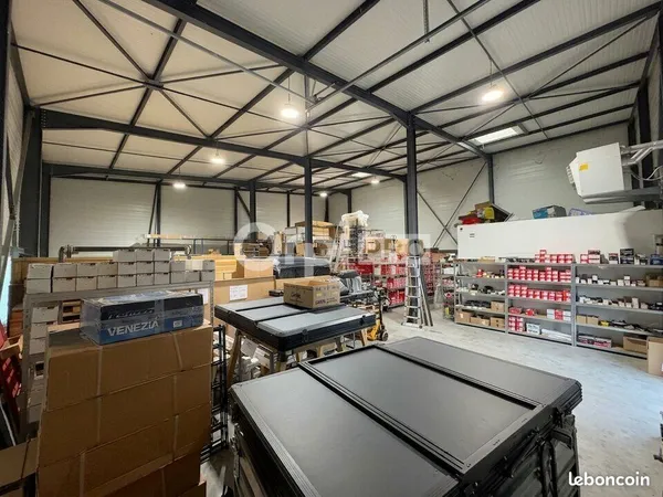Local d'activité 300 m²