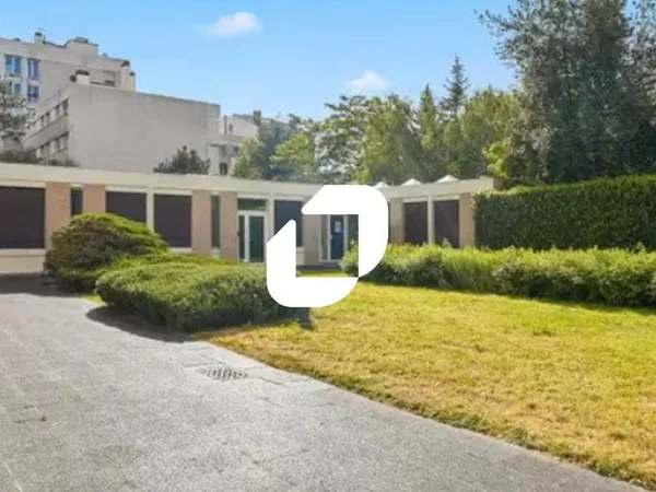 Bureau 816 m²