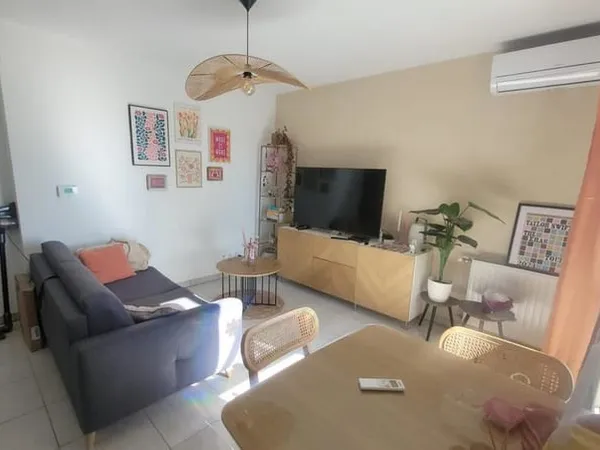 MONTPELLIER superbe appartement T2 lumineux 43 m² au dernier étage, terrasse et garage fermé . Ascen