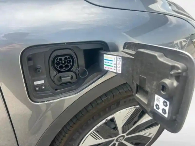 Renault Megane e-tech electric ev60 130ch evolution er super charge -b — photo 11