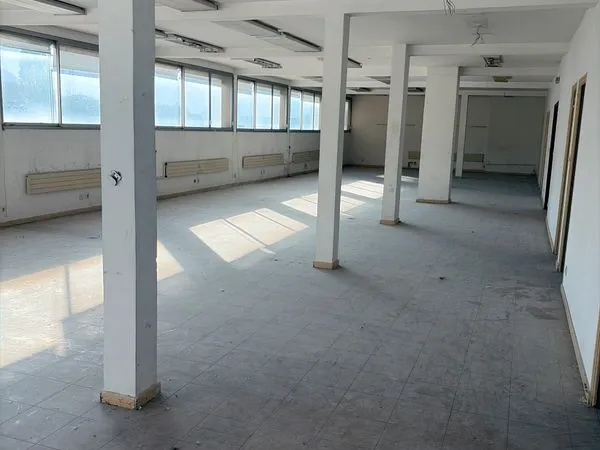 Bureaux ou local de 600 m² Saint-Quentin-Fallavier
