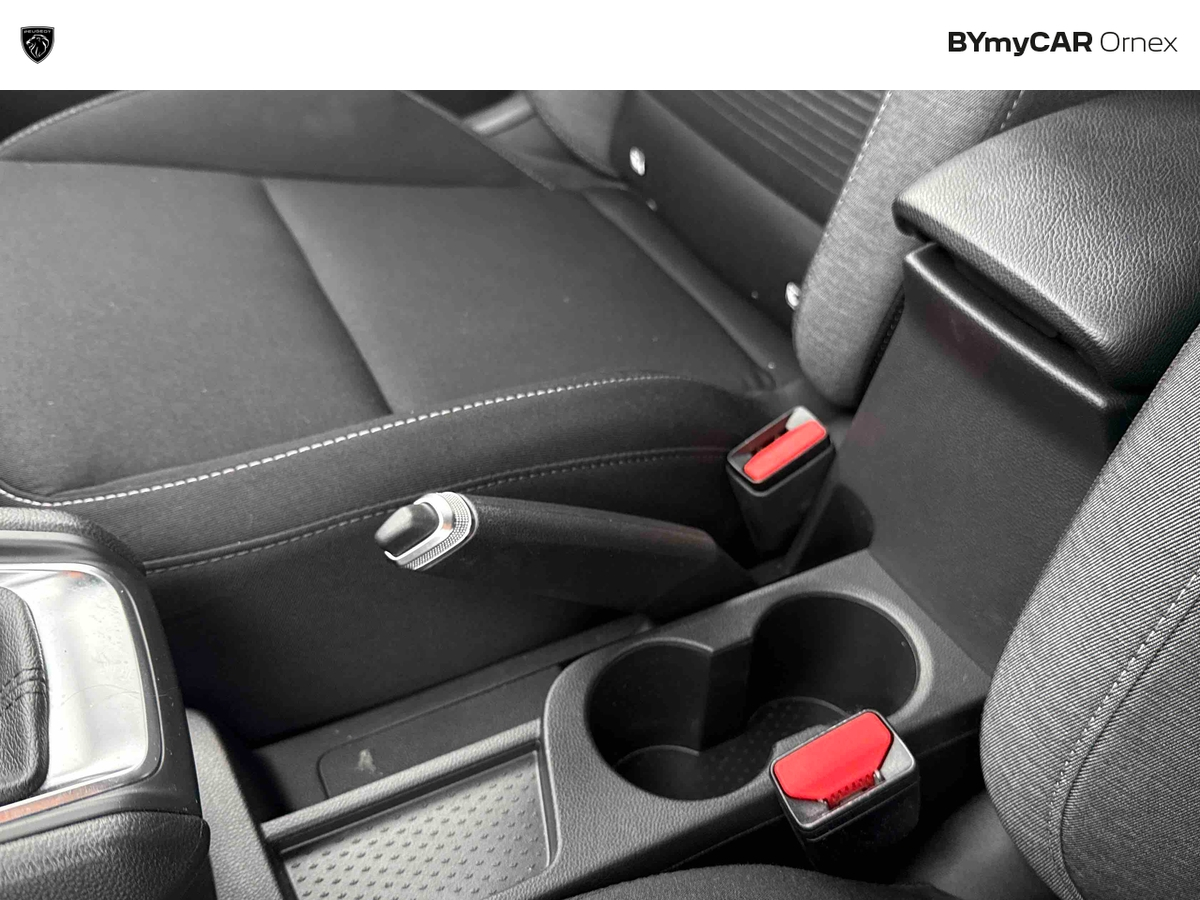 Renault Captur TCe 140 EDC - 21 — photo 31