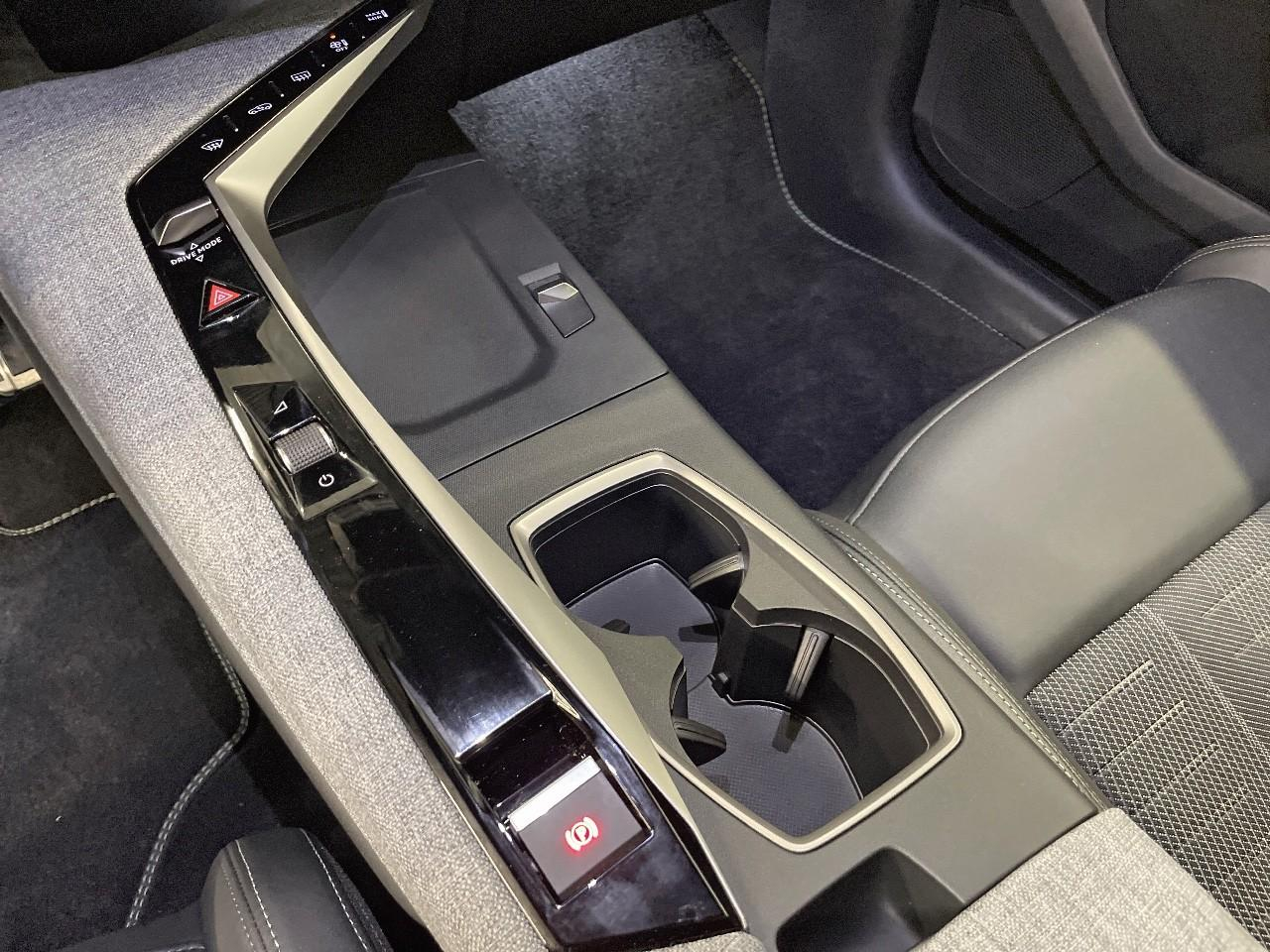 Peugeot 3008 hybrid 145 e-dcs6 gt — photo 25