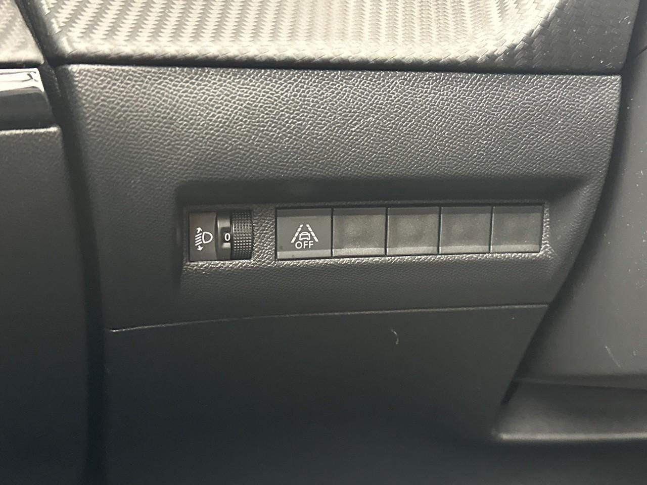 Peugeot 2008 puretech 130 s&s eat8 allure pack — photo 16