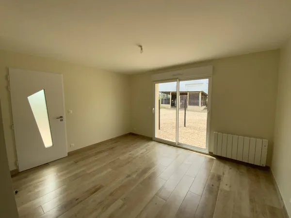 APPARTEMENT 2 PIECES DE 48 M2 AVEC COURETTE ET STATIONNEMENT