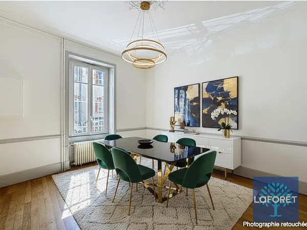 Maison 8 pièces 232 m²