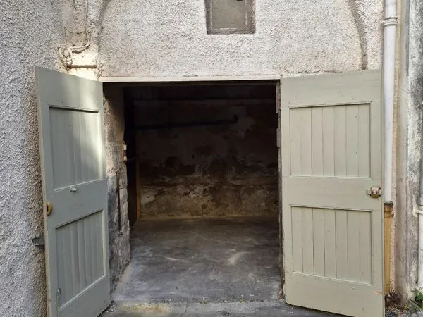 Garage fermé de 13 m² à louer - Centre-ville de Manosque