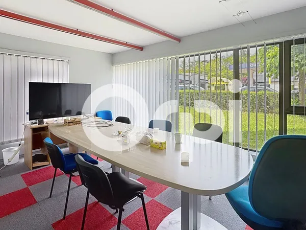 Local commercial 213 m²
