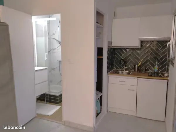 Appartement à louer à l'année sur le port Cap d'Agde - loggia