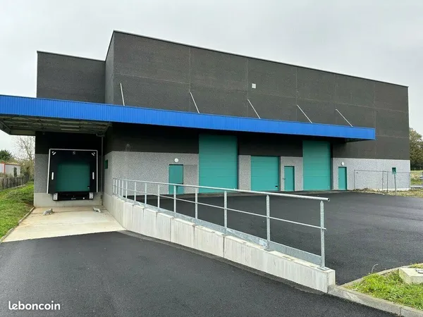 LOCAL D'ACTIVITE 1465 m² PETIT CAUX