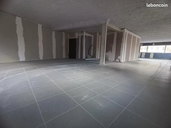 Local commercial 139 m²