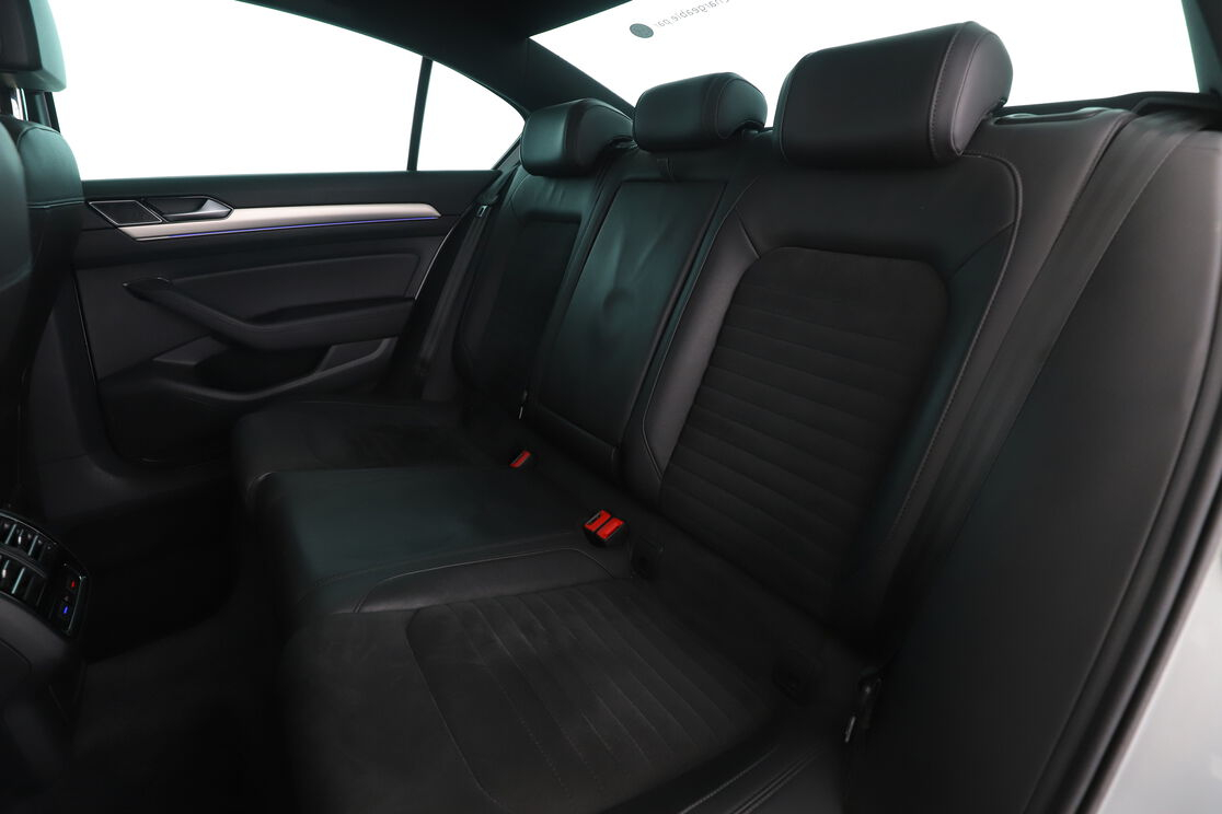 Volkswagen Passat 1.4 TSI GTE DSG6 — photo 15