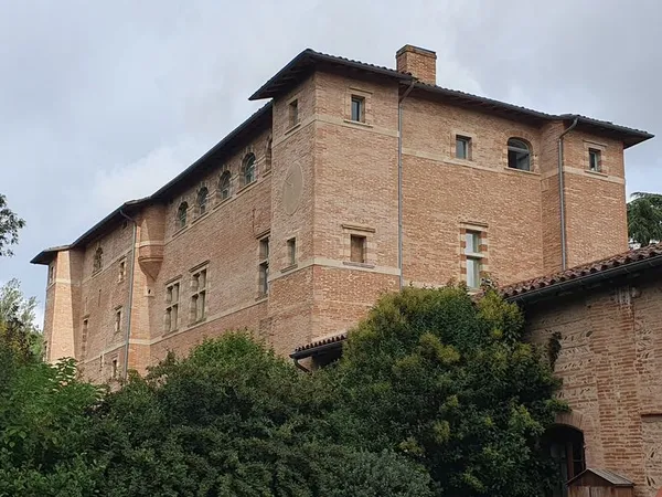 Grand appartement meublé dans un château
