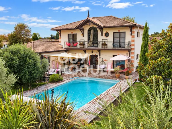 Maison d'exception 8 pièces avec piscine chauffée sur 1 501 m² de terrain