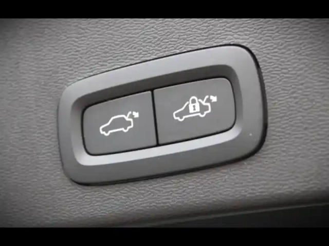 Volvo Xc40 t5 recharge 180 + 82ch plus dct 7 — photo 32