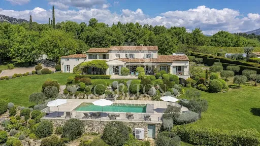 Propriété 11 pièces 380 m²