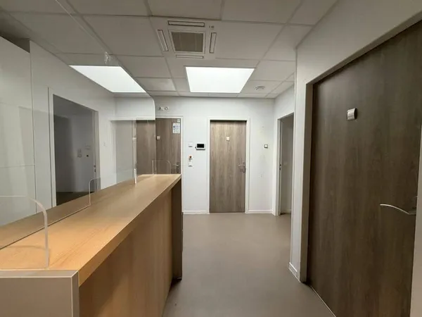 Local professionnel 91 m²