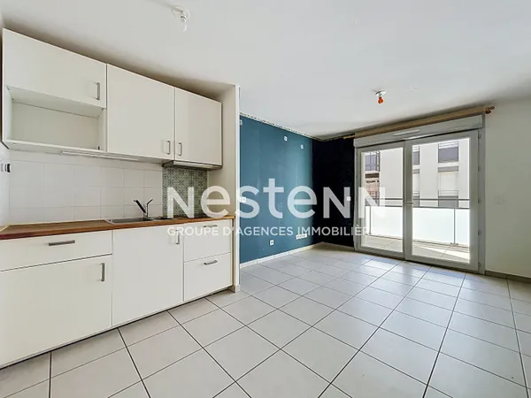 MEYZIEU APPARTEMENT F2 de 42 M² - BALCON - GARAGE - CAVE