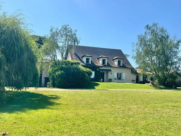 Maison 8 pièces 260 m²