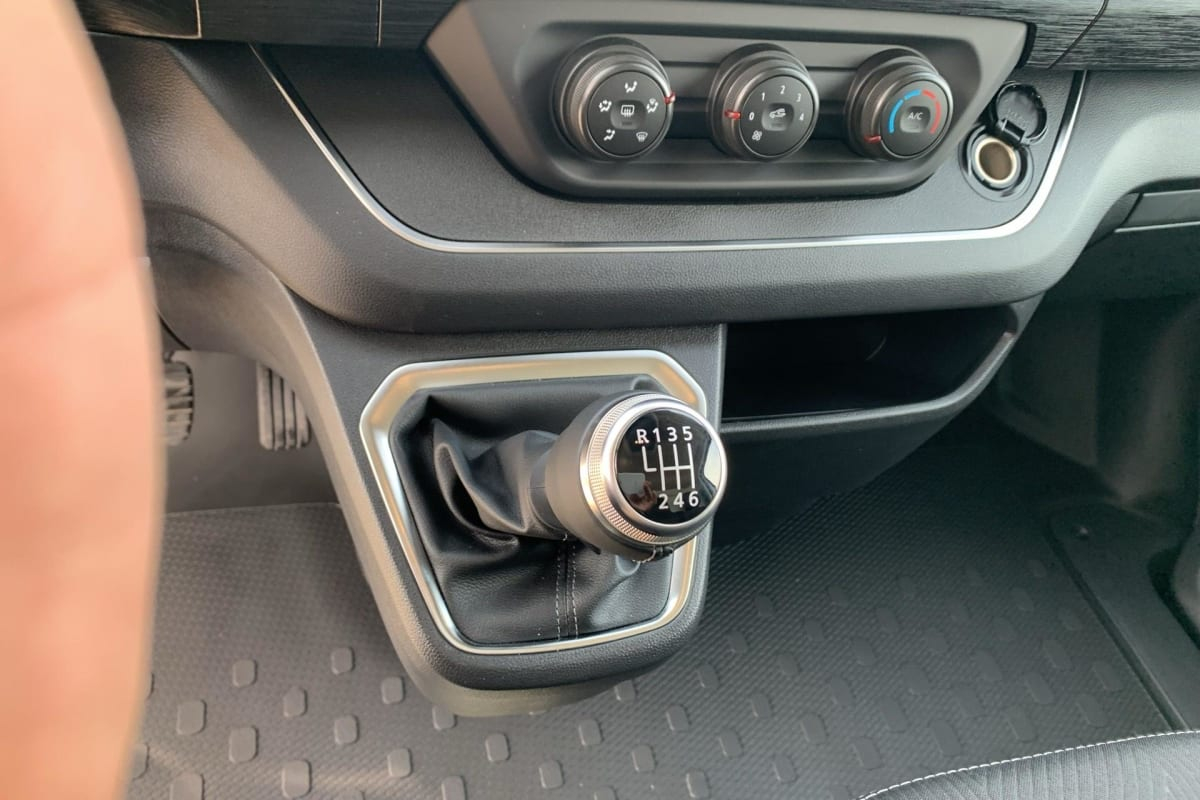 Renault TRAFIC FOURGON — photo 16