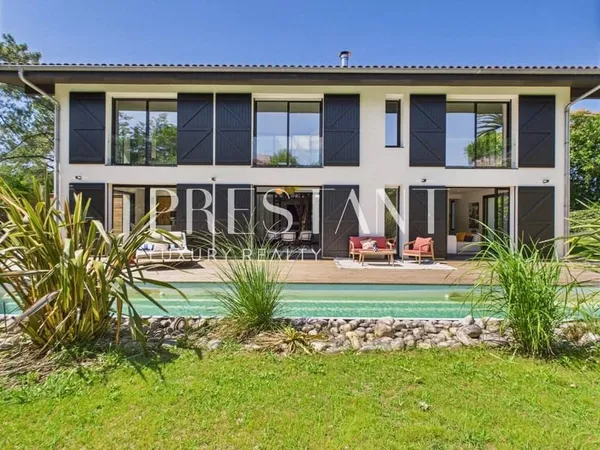 Maison 11 pièces 310 m²