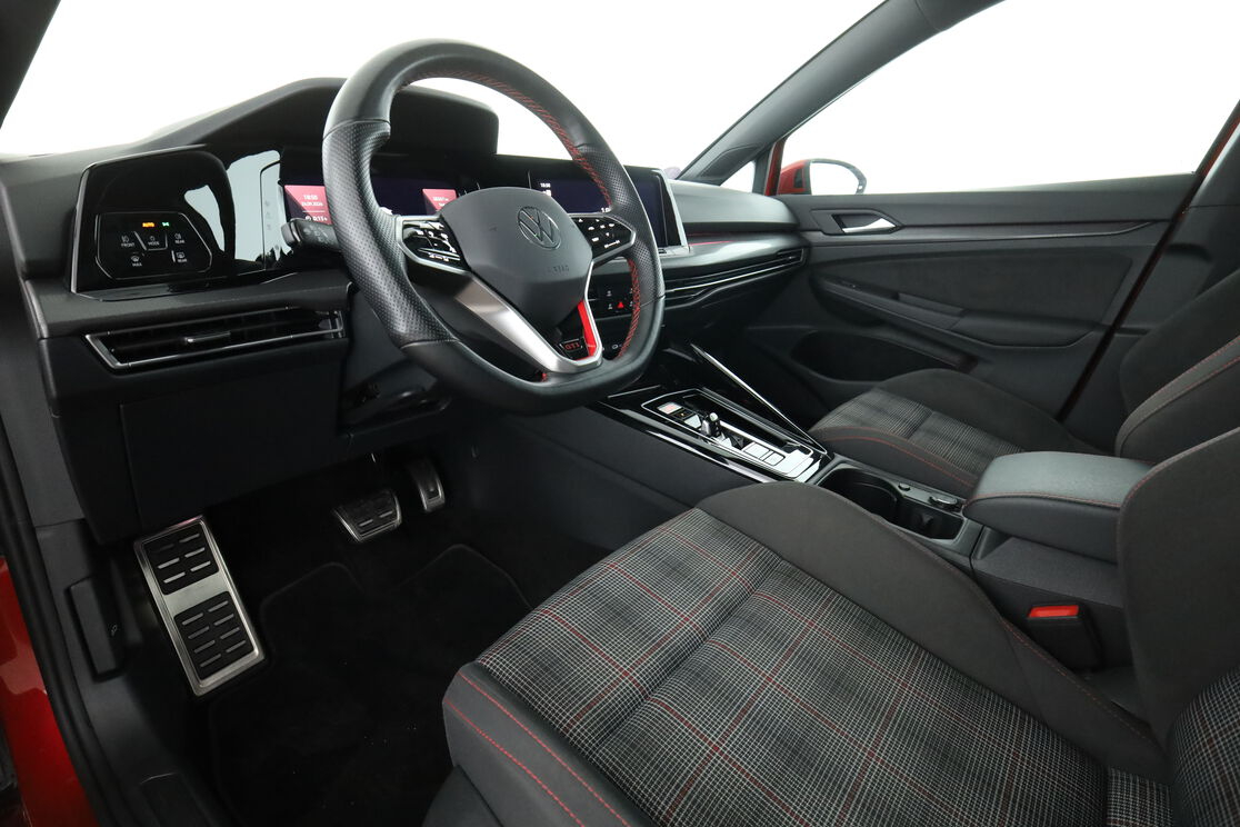 Volkswagen Golf VIII 2.0 TSI GTI DSG7 — photo 10