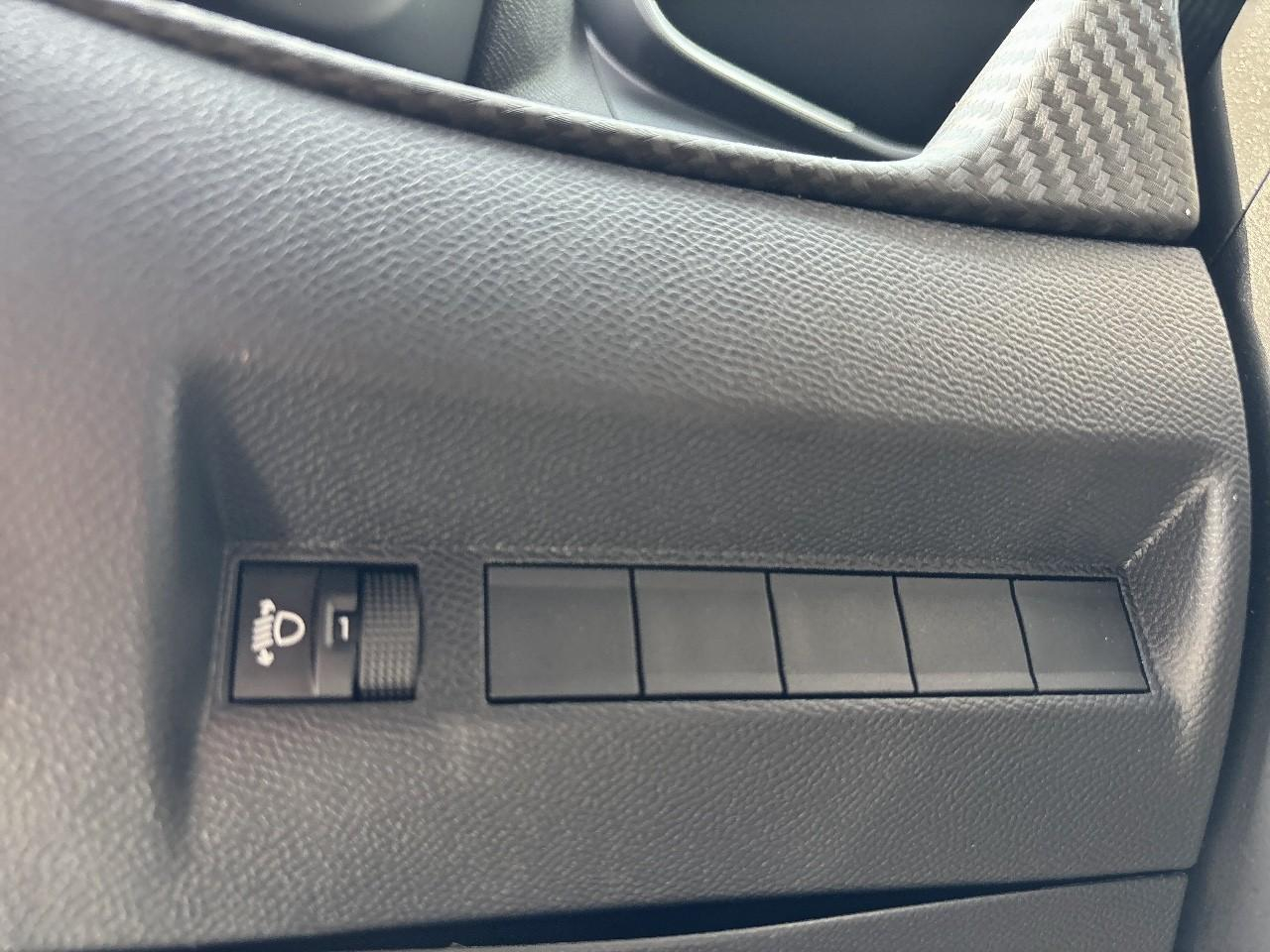 Peugeot 208 1.2 hybrid 110ch allure e-dcs6 — photo 18