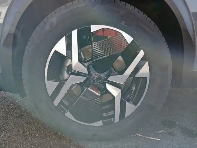 Peugeot 2008 hybrid 145 e-dcs6 — photo 13