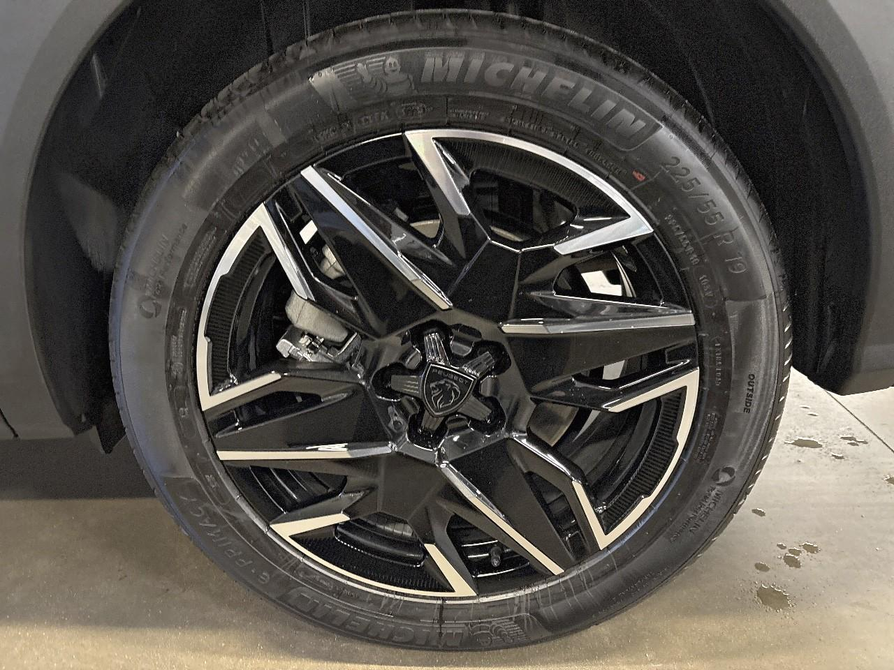 Peugeot 5008 hybrid 145 e-dcs6 gt — photo 13