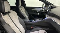 Peugeot 3008 HYBRID4 300ch GT Pack e-EAT8 — photo 15