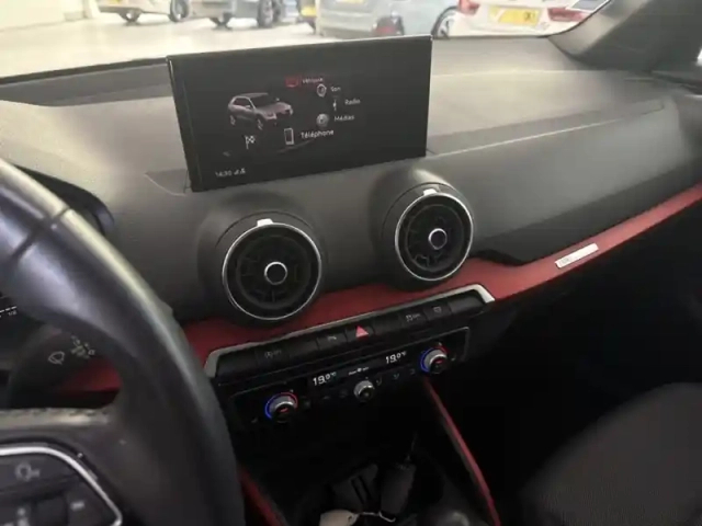Audi Q2 30 tfsi sport — photo 18