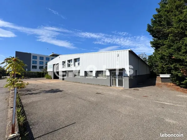 Local d'activité 1 000 m²