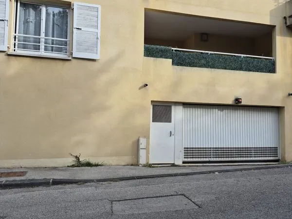 Parking/box 16 m² MARSEILLE