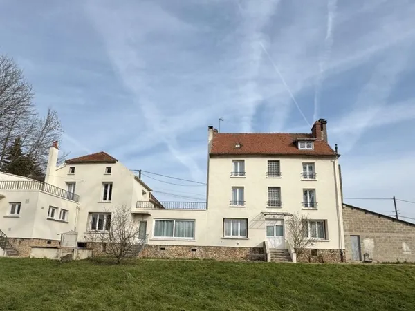 Domaine d'une surface de 400 m² et un parc de plus d'1 ha