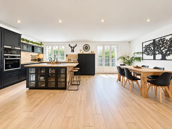MAISON RÉNOVÉE DE 93,6 M² AVEC TERRASSE EXPOSÉE SUD-OUEST