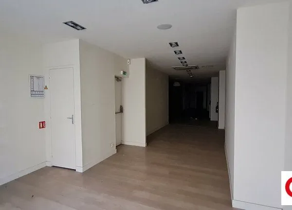 Local commercial 193 m²