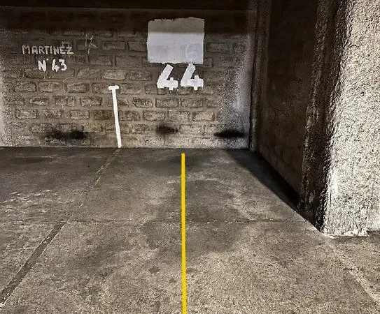 Location parking moto 11e (10 Rue saint Maur)