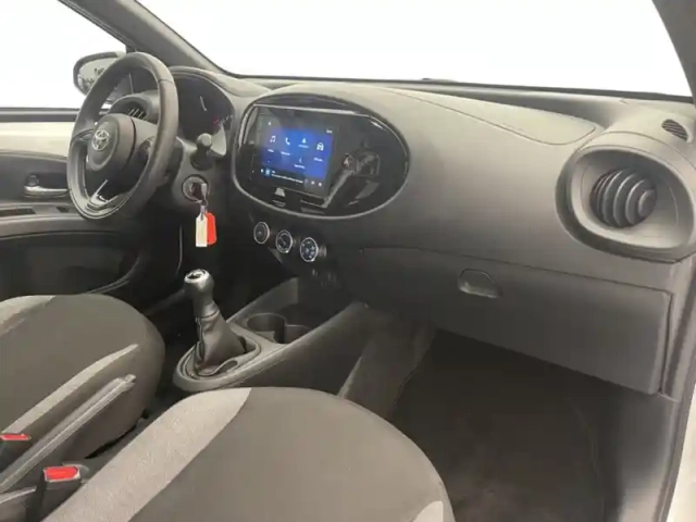 Toyota Aygo 1.0 vvt-i 72 dynamic — photo 11