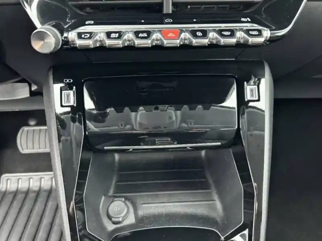 Peugeot 208 hybrid 110 e-dcs6 — photo 61