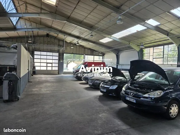Local 890 m² Mâcon