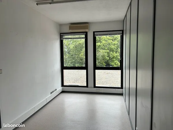 Bureau individuel dans ensemble de 4 bureaux