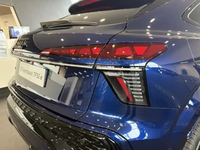 Audi Q3 sportback 1.5 e-hybrid 272ch s line s tronic 6 — photo 8
